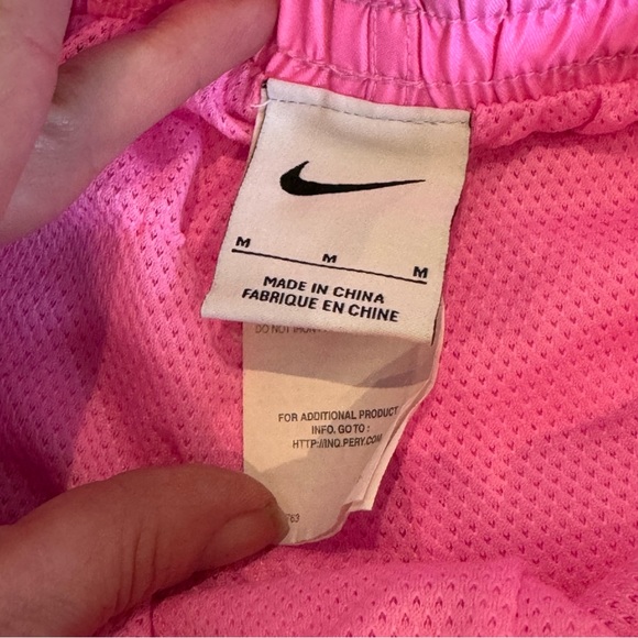 Nike Men’s Digi-Swoosh 7” Volley Swim Shorts Size Medium Neon Pink - Picture 3 of 7